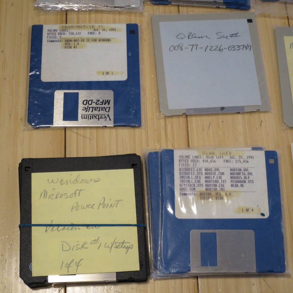 Untested Lot of PC Computer Software 3.5 in. Floppy Disks in Banx Storage Caddy - Picture 10 of 16